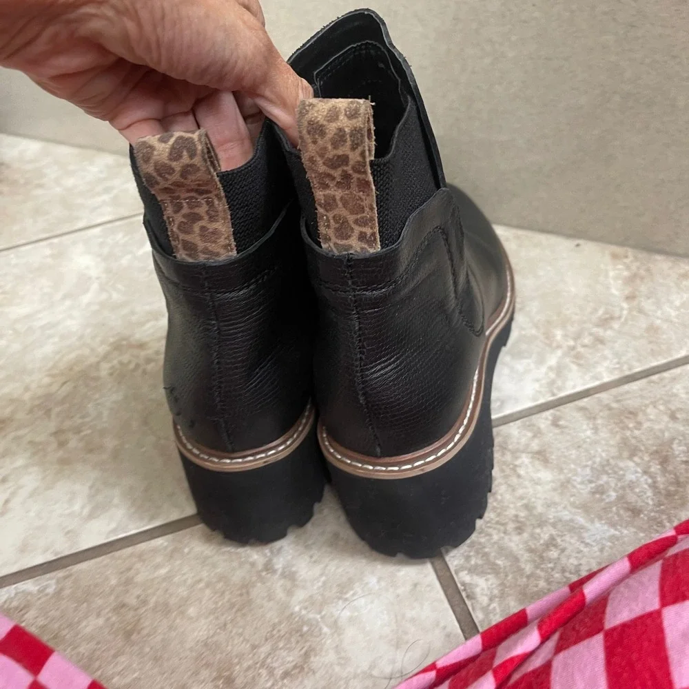 Dolce Vita Black Leather Wedge Chelsea Boots Leopard Pull Tab Lug Sole women 8